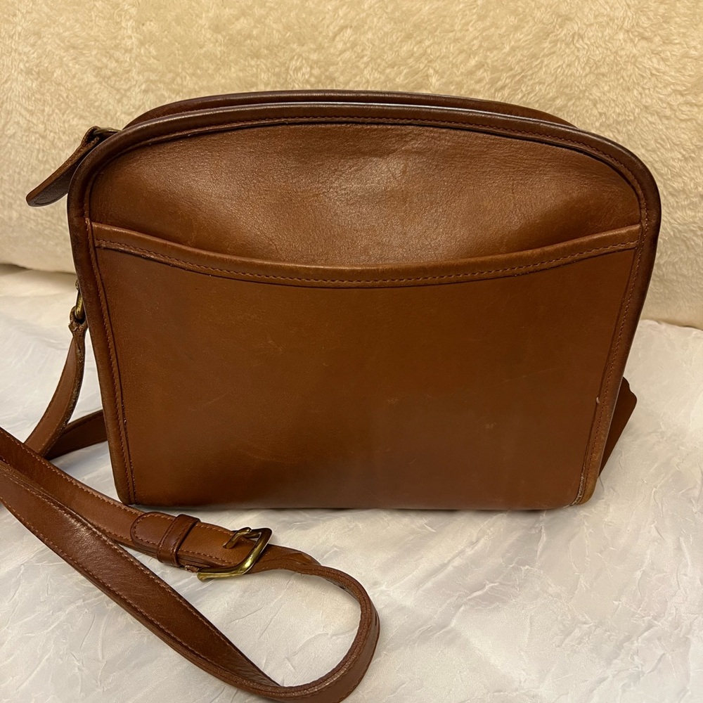 Classic design tan Coach bag